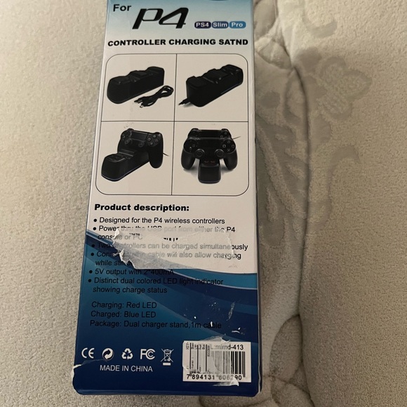 Controller charging stand - Picture 2 of 3